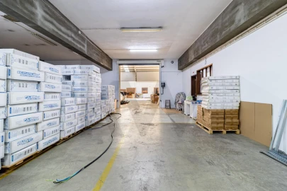 Armazém para Venda em Cortegaça