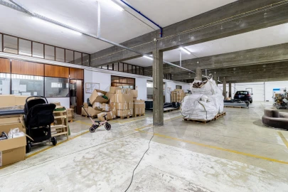 Armazém para Venda em Cortegaça