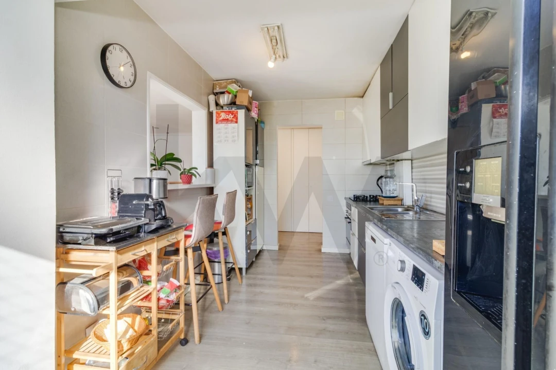 Apartamento T3 para Venda em São Domingos de Rana Foto 3