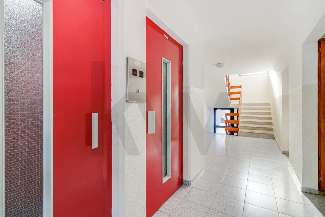 Apartamento T3 para Venda em São Domingos de Rana Foto 19