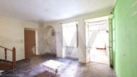 Moradia T4 para Venda em Ponta Delgada (São Pedro)