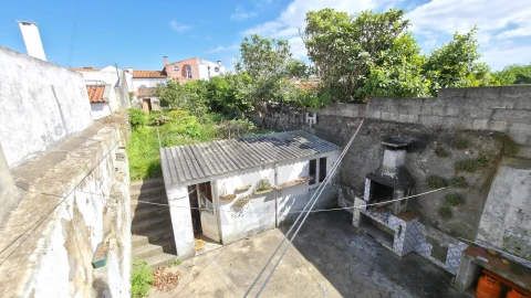 Moradia T4 para Venda em Ponta Delgada (São Pedro)