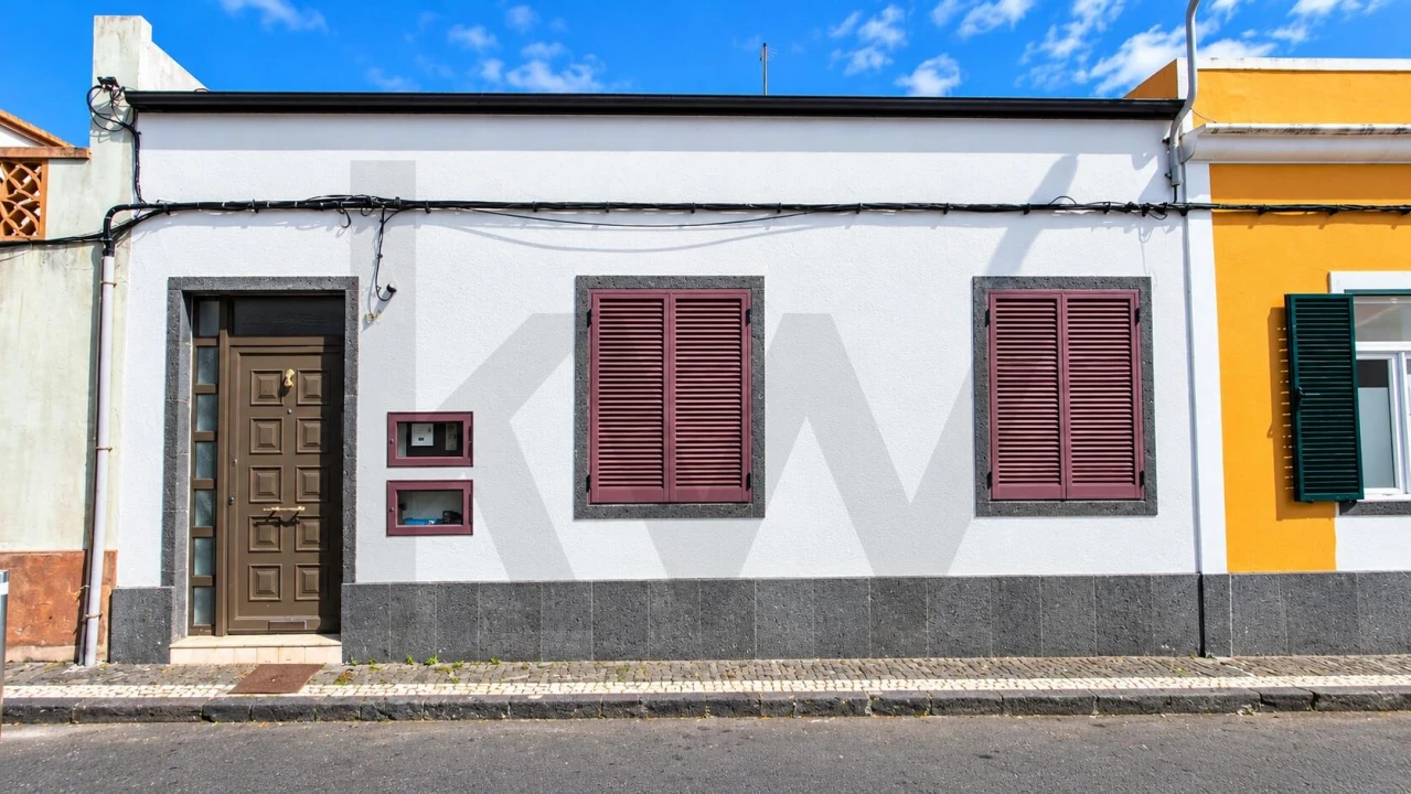 Moradia T4 para Venda em Ponta Delgada (São Pedro) Foto 2