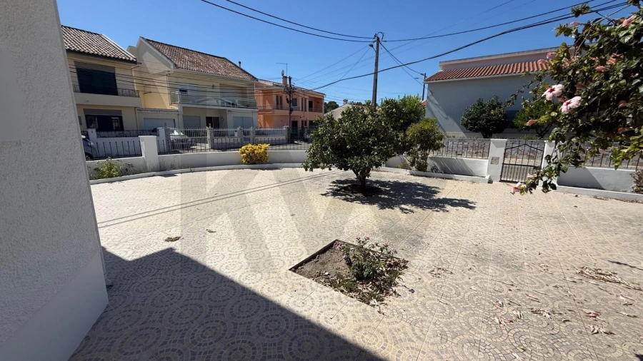 Moradia T5 para Venda em Amora Foto 7