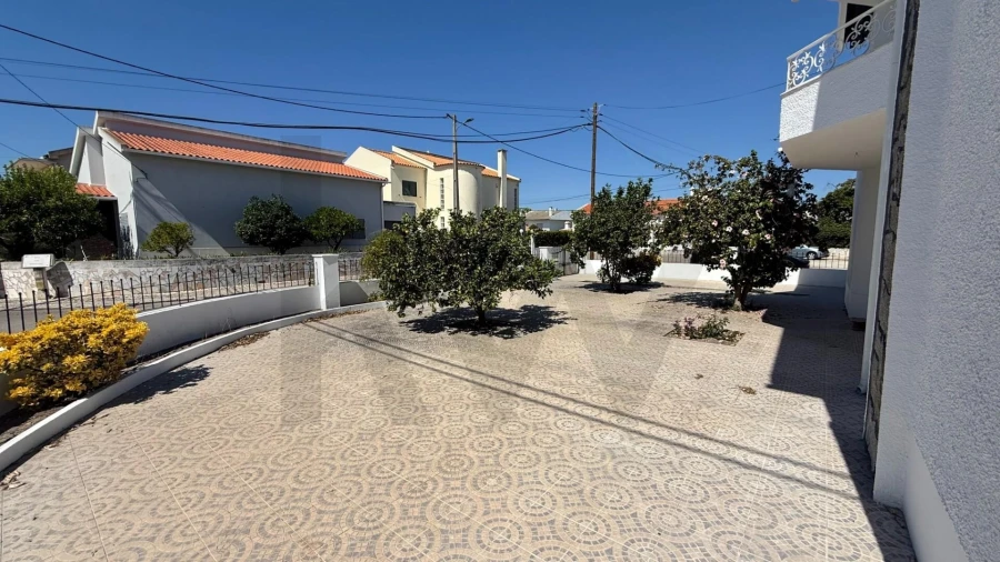 Moradia T5 para Venda em Amora Foto 4