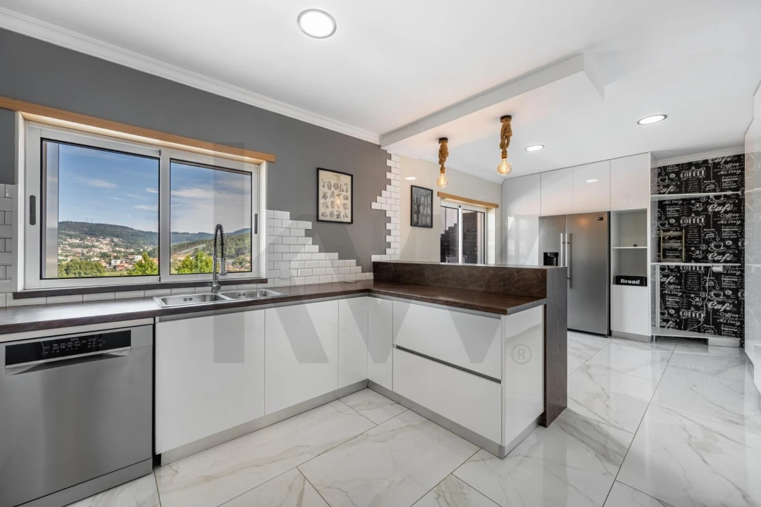 Moradia T4 para Venda em Este (São Pedro e São Mamede) Foto 1