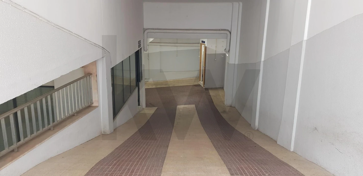 Armazém para Arrendamento em Águas Livres Foto 3