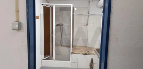 Armazém para Arrendamento em Águas Livres