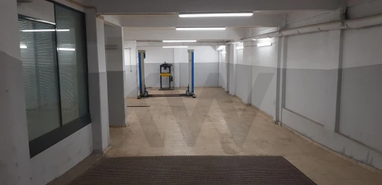 Armazém para Arrendamento em Águas Livres