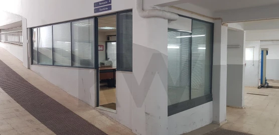Armazém para Arrendamento em Águas Livres