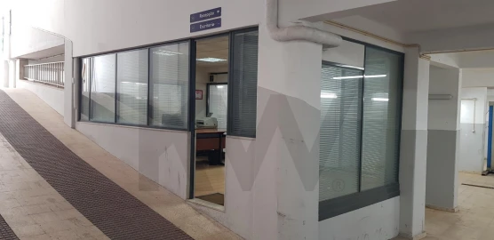 Armazém para Arrendamento em Águas Livres