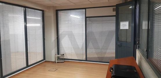 Armazém para Arrendamento em Águas Livres