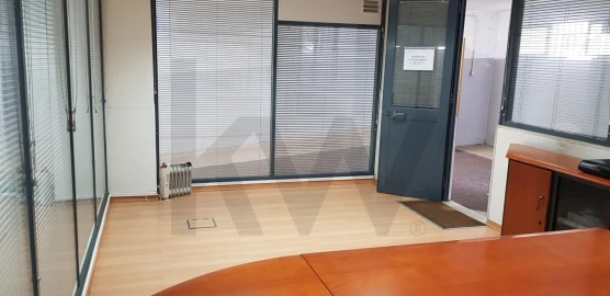 Armazém para Arrendamento em Águas Livres