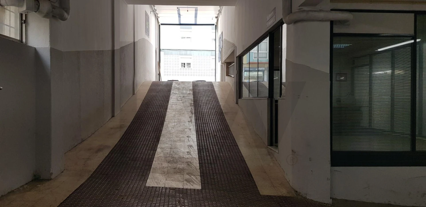Armazém para Arrendamento em Águas Livres Foto 19