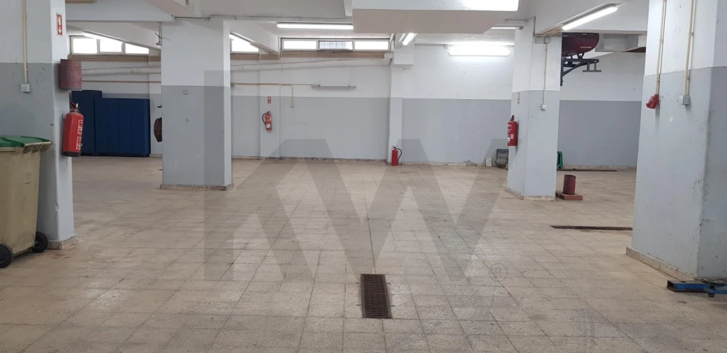 Armazém para Arrendamento em Águas Livres Foto 7