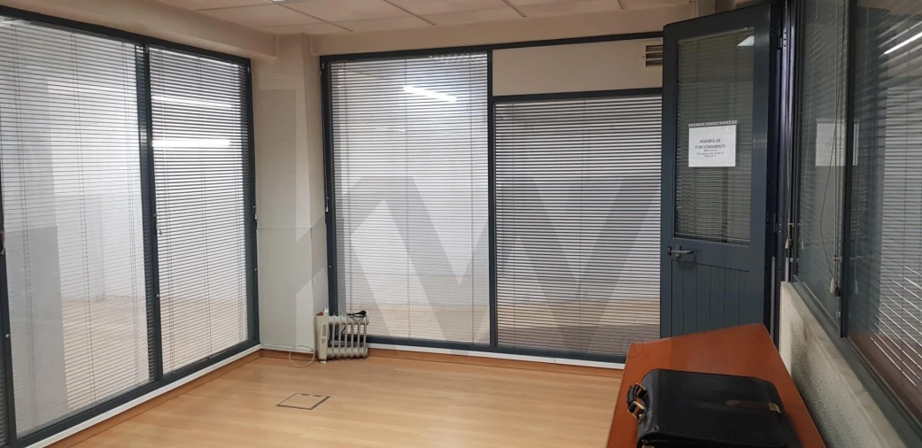 Armazém para Arrendamento em Águas Livres Foto 24