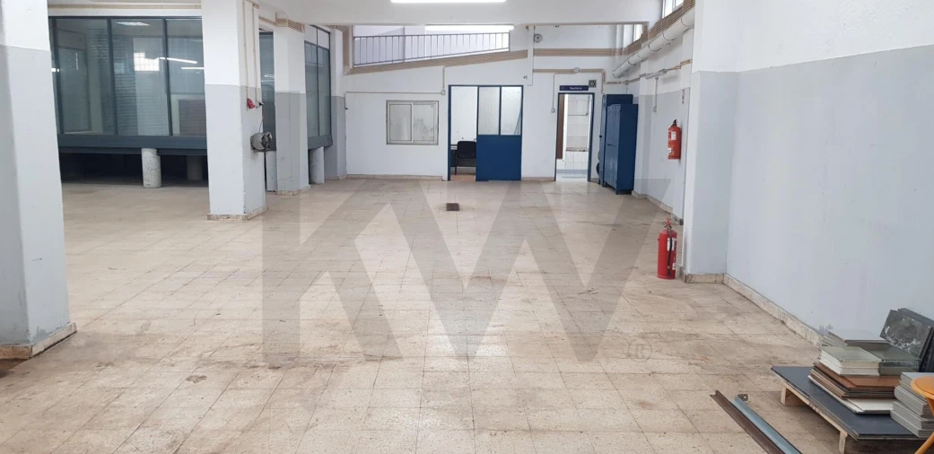 Armazém para Arrendamento em Águas Livres Foto 11