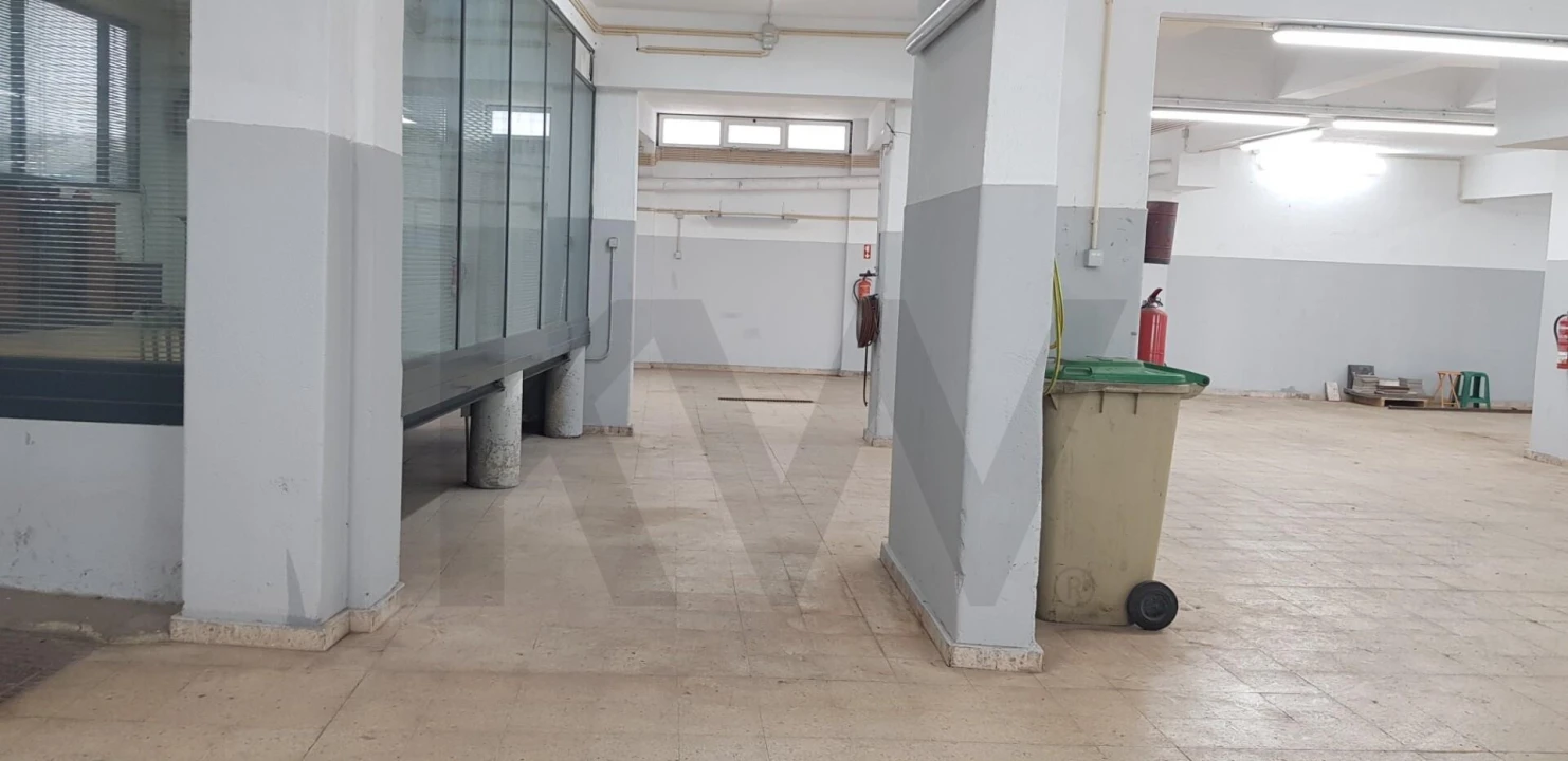 Armazém para Arrendamento em Águas Livres Foto 6