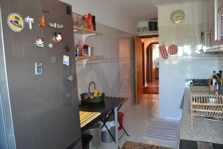 Apartamento T3 para Venda em Porto Salvo Foto 5