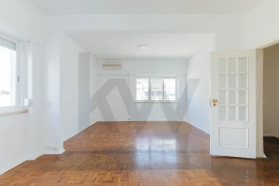 Apartamento T2 para Arrendamento em Carnide