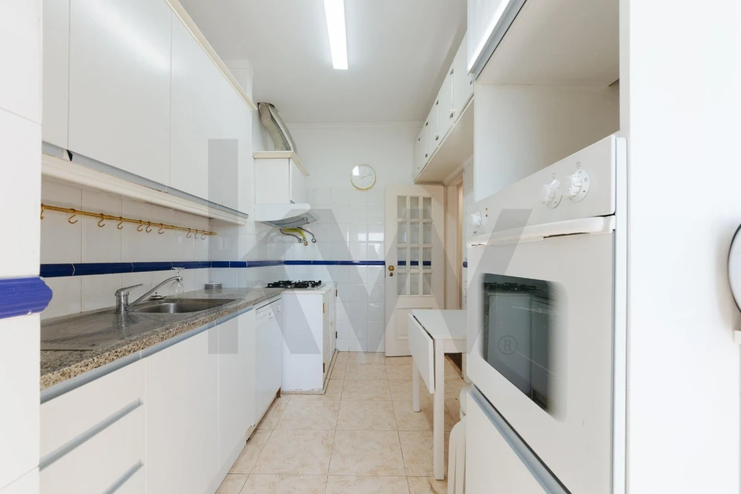 Apartamento T2 para Arrendamento em Carnide Foto 24