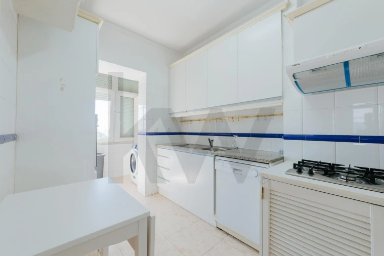 Apartamento T2 para Arrendamento em Carnide Foto 21