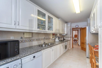 Apartamento T2 para Venda em Carnaxide e Queijas