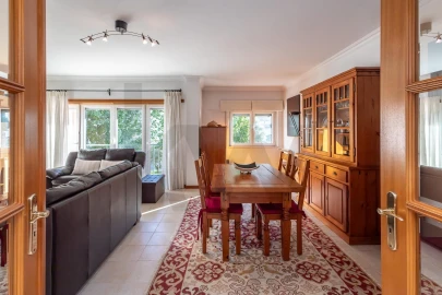 Apartamento T2 para Venda em Carnaxide e Queijas