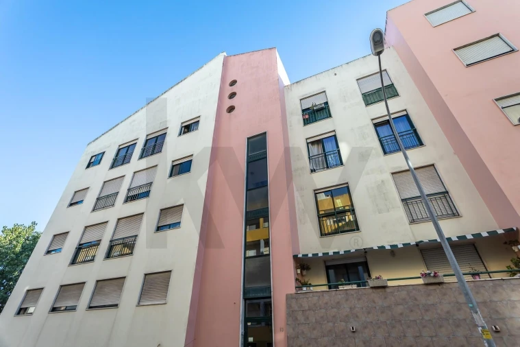 Apartamento T2 para Venda em Carnaxide e Queijas Foto 33