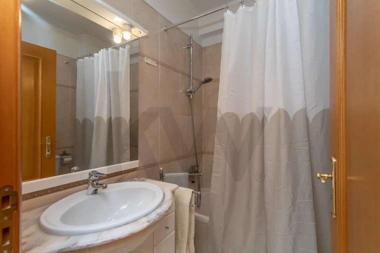 Apartamento T2 para Venda em Carnaxide e Queijas Foto 25