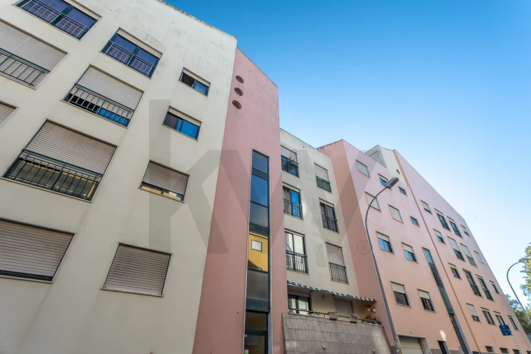 Apartamento T2 para Venda em Carnaxide e Queijas Foto 34