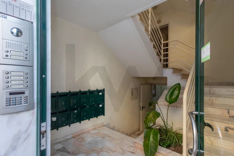 Apartamento T2 para Venda em Carnaxide e Queijas Foto 29