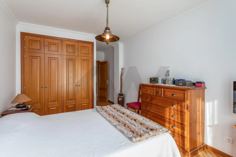 Apartamento T2 para Venda em Carnaxide e Queijas Foto 24