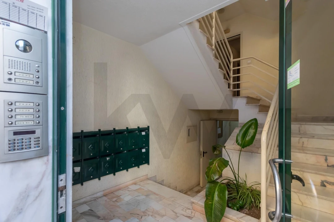 Apartamento T2 para Venda em Carnaxide e Queijas Foto 29