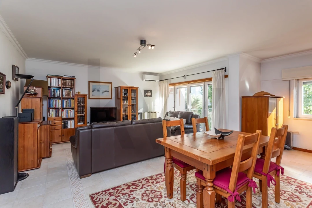 Apartamento T2 para Venda em Carnaxide e Queijas Foto 1