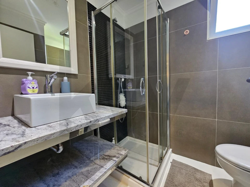 Apartamento T2 para Arrendamento em São Martinho Foto 11