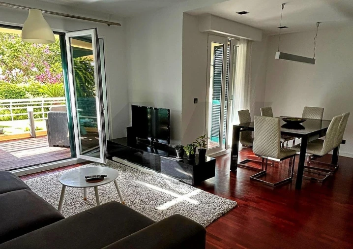 Apartamento T2 para Arrendamento em São Martinho Foto 2