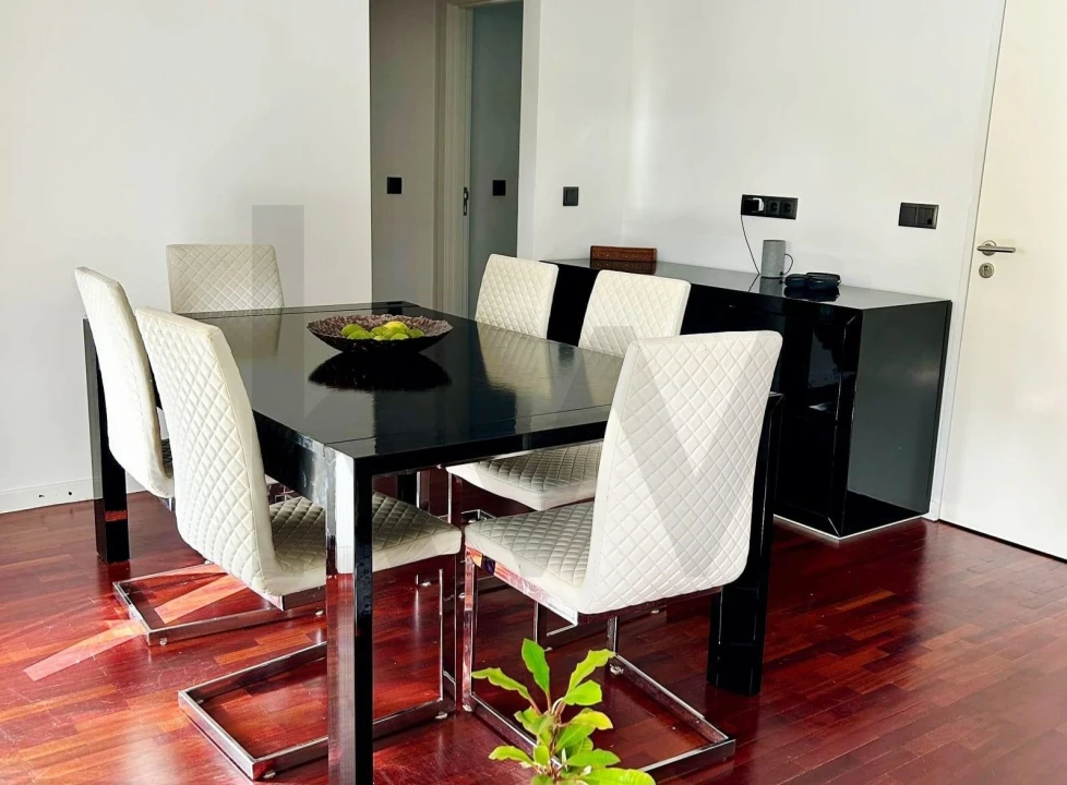 Apartamento T2 para Arrendamento em São Martinho Foto 4