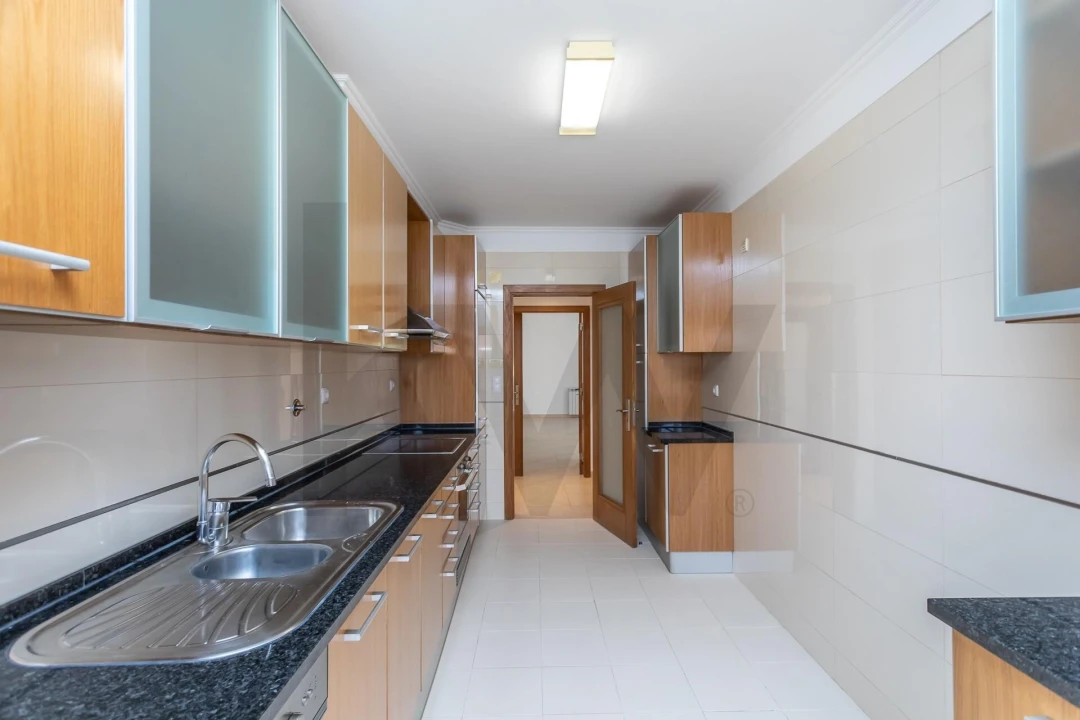 Apartamento T2 para Arrendamento em São Domingos de Rana Foto 13