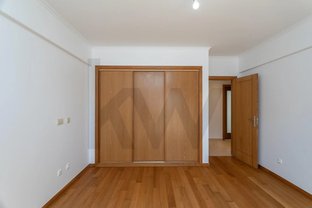 Apartamento T2 para Arrendamento em São Domingos de Rana Foto 23