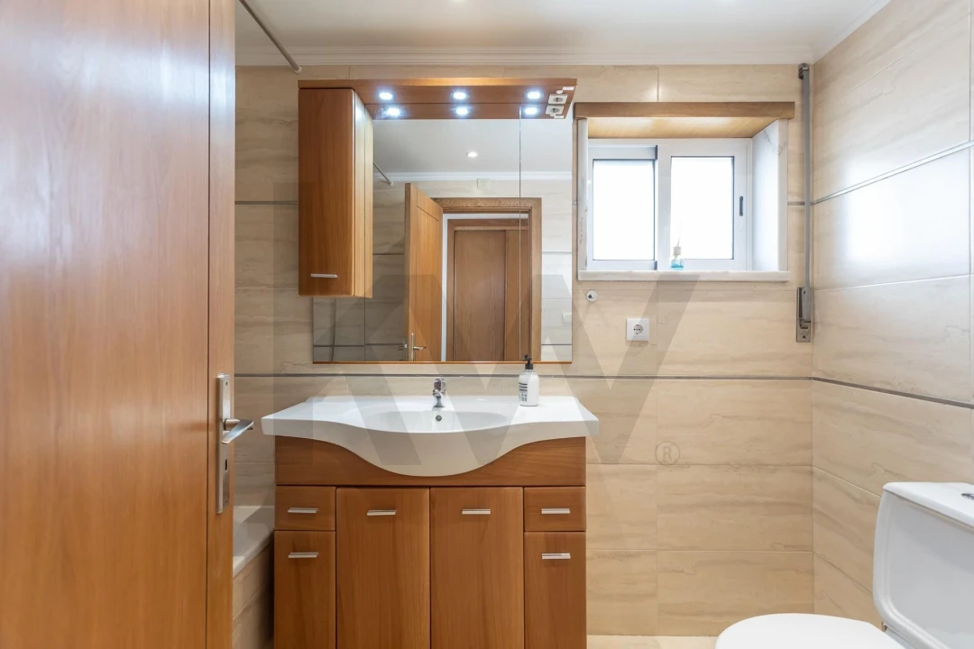 Apartamento T2 para Arrendamento em São Domingos de Rana Foto 35
