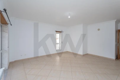 Apartamento T2 para Arrendamento em São Domingos de Rana