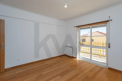Apartamento T2 para Arrendamento em São Domingos de Rana