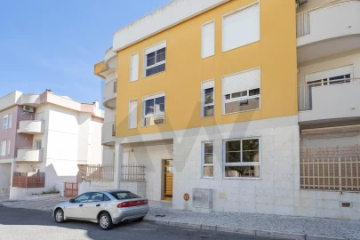 Apartamento T2 para Arrendamento em São Domingos de Rana
