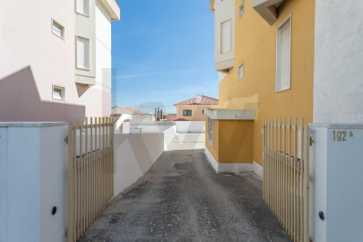 Apartamento T2 para Arrendamento em São Domingos de Rana