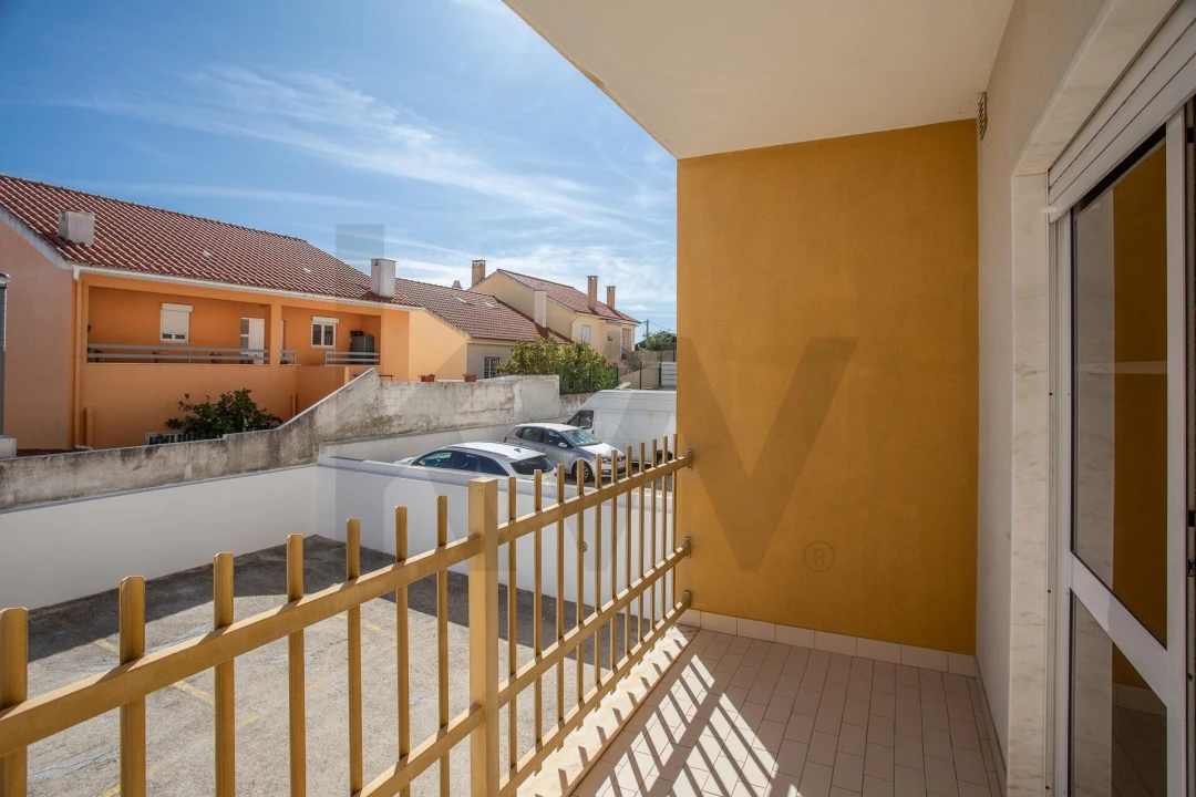 Apartamento T2 para Arrendamento em São Domingos de Rana Foto 28