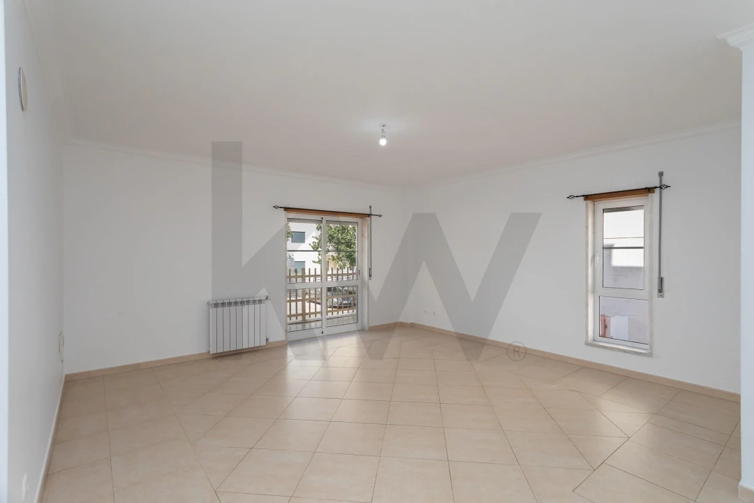 Apartamento T2 para Arrendamento em São Domingos de Rana Foto 4