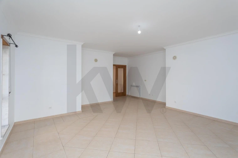 Apartamento T2 para Arrendamento em São Domingos de Rana Foto 7