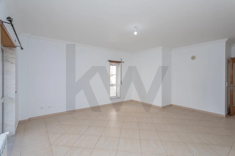 Apartamento T2 para Arrendamento em São Domingos de Rana Foto 5