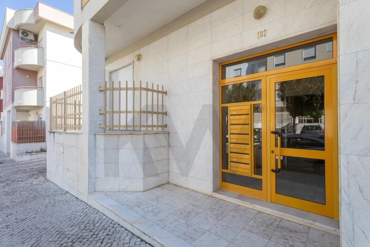 Apartamento T2 para Arrendamento em São Domingos de Rana Foto 40